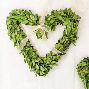 Heart Wreat 10” boxwood